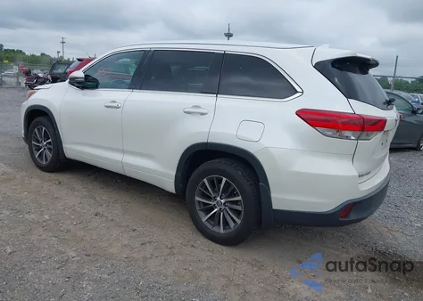2018 Toyota Highlander Xle z USA, uszkodzony, nr VIN 5TDJZRFH5JS857358